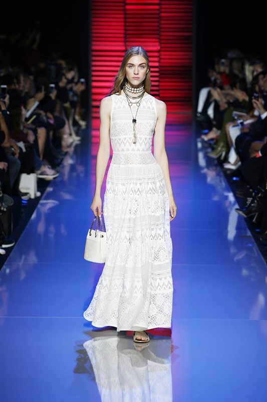 Elie Saab Ready-to-Wear Spring Summer 2016 Fashion Show